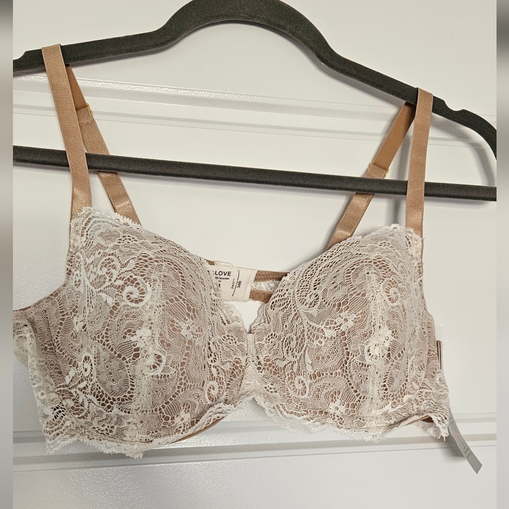 Lace Underwire Bra in Cream